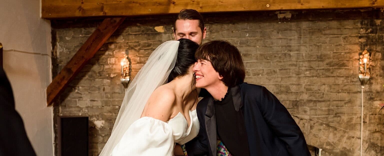 Verena und Slobodan mit Traurednerin Katharina Göbel bei ihrer freien Trauung